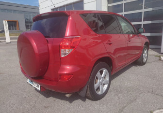 Подержанный автомобиль Toyota RAV4 2006 года (5 фото)
