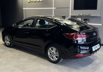 Подержанный автомобиль Hyundai Elantra Sedan 2019 года (7 фото)