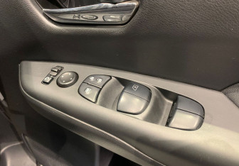 Подержанный автомобиль Nissan Serena Minivan 2017 года (12 фото)