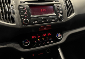 Подержанный автомобиль Kia Sportage 2010 года (13 фото)