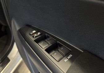 Подержанный автомобиль Toyota Corolla Sedan 2018 года (9 фото)