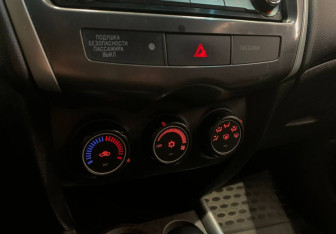 Подержанный автомобиль Mitsubishi ASX 2014 года (9 фото)