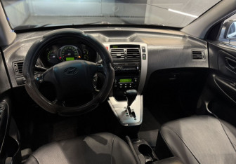 Подержанный автомобиль Hyundai Tucson 2006 года (8 фото)