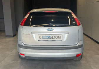 Подержанный автомобиль Ford Focus Hatchback 2007 года (6 фото)