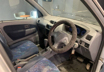 Подержанный автомобиль Toyota Cami 2000 года (10 фото)