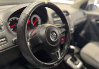 Подержанный автомобиль Volkswagen Polo Sedan 2012 года (9 фото)