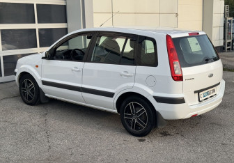 Подержанный автомобиль Ford Fusion 2008 года (5 фото)