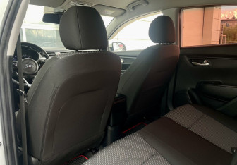 Подержанный автомобиль Kia Rio Sedan 2019 года (13 фото)