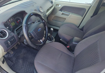Подержанный автомобиль Ford Fusion 2006 года (4 фото)