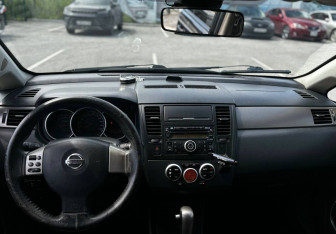 Подержанный автомобиль Nissan Tiida Hatchback 2010 года (3 фото)