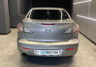Подержанный автомобиль Mazda Axela Sedan 2010 года (6 фото)