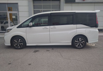 Подержанный автомобиль Honda Stepwgn 2021 года (2 фото)