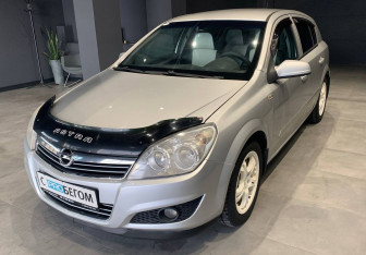 Подержанный автомобиль Opel Astra Sedan 2008 года (4 фото)