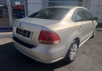 Подержанный автомобиль Volkswagen Polo Sedan 2012 года (7 фото)