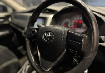 Подержанный автомобиль Toyota Corolla Wagon 2013 года (10 фото)