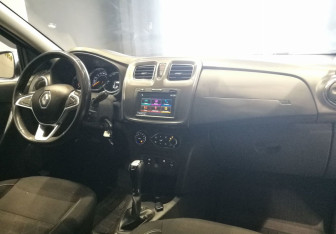 Подержанный автомобиль Renault Logan Sedan 2019 года (10 фото)