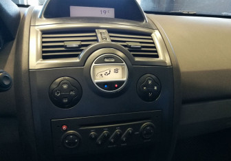 Подержанный автомобиль Renault Megane Sedan 2008 года (11 фото)
