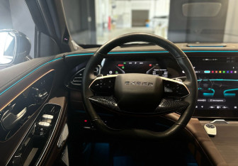 Подержанный автомобиль Exeed VX 2023 года (16 фото)