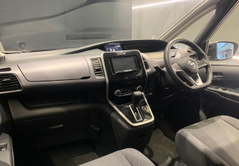 Подержанный автомобиль Nissan Serena Minivan 2017 года (9 фото)