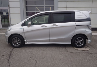 Подержанный автомобиль Honda Freed 2014 года (7 фото)