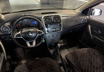 Подержанный автомобиль Renault Logan Sedan 2018 года (8 фото)