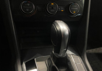 Подержанный автомобиль Volkswagen Tiguan 2017 года (16 фото)