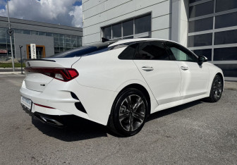 Подержанный автомобиль Kia K5 2021 года (8 фото)