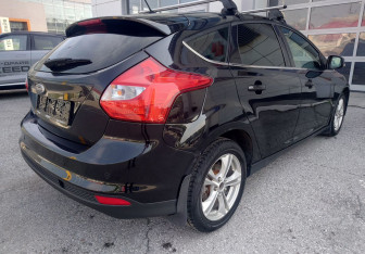 Подержанный автомобиль Ford Focus Hatchback 2011 года (6 фото)