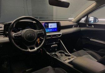 Подержанный автомобиль Kia K5 2021 года (16 фото)
