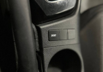 Подержанный автомобиль Toyota Corolla Sedan 2016 года (13 фото)