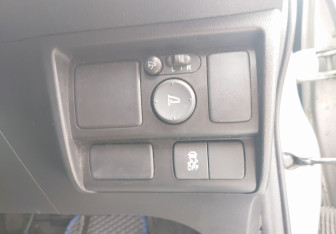 Подержанный автомобиль Honda Freed 2014 года (17 фото)