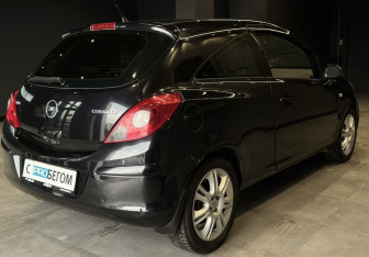 Подержанный автомобиль Opel Corsa 2008 года (7 фото)