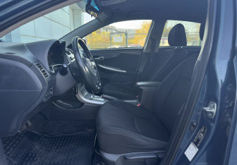 Подержанный автомобиль Toyota Corolla Sedan 2007 года (11 фото)
