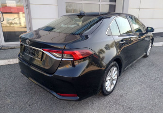 Подержанный автомобиль Toyota Corolla Sedan 2019 года (12 фото)