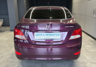 Подержанный автомобиль Hyundai Solaris Sedan 2012 года (5 фото)