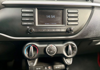 Подержанный автомобиль Kia Rio Sedan 2019 года (16 фото)