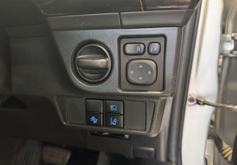 Подержанный автомобиль Toyota Corolla Sedan 2018 года (14 фото)