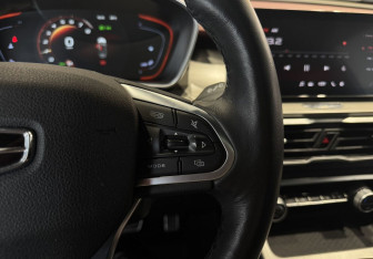 Подержанный автомобиль Geely Coolray 2022 года (14 фото)