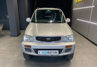 Подержанный автомобиль Toyota Cami 2000 года (3 фото)