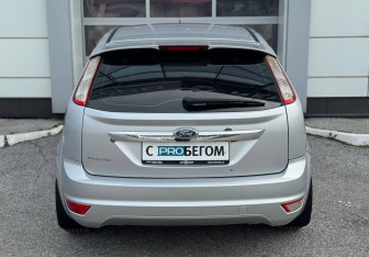 Подержанный автомобиль Ford Focus Hatchback 2008 года (6 фото)