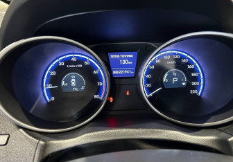 Подержанный автомобиль Hyundai ix35 2011 года (9 фото)