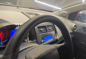 Подержанный автомобиль Chevrolet Aveo Sedan 2014 года (8 фото)