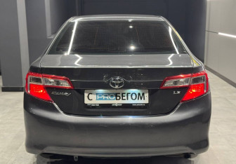 Подержанный автомобиль Toyota Camry Sedan 2013 года (6 фото)
