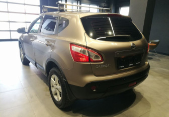 Подержанный автомобиль Nissan Qashqai 2013 года (4 фото)