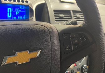 Подержанный автомобиль Chevrolet Aveo Sedan 2014 года (10 фото)