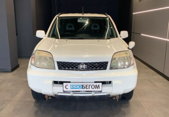 Подержанный автомобиль Nissan X-Trail 2002 года (3 фото)
