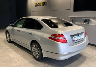 Подержанный автомобиль Nissan Teana 2010 года (5 фото)