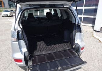 Подержанный автомобиль Mitsubishi Outlander 2010 года (6 фото)