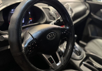 Подержанный автомобиль Kia Sportage 2010 года (9 фото)