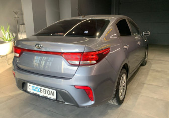 Подержанный автомобиль Kia Rio Sedan 2019 года (7 фото)